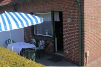 Quietly located vacation home near the beach & harbor in Carolinensiel - WLAN+pets