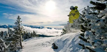 Apartment in Les Angles with amazing view of Maternale lake