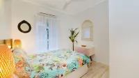 Eclectic Apartment in Tropical Port Douglas