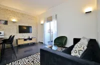 GORGEOUS 2 BEDROOMS APARTMENT WITH SUN BALCONY & SEA VIEW IN A  TOP LOCATION!