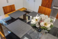 Spacious & Quiet 3 BDR Apt /15 mins to DT &Parking