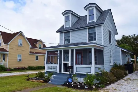 Sandy Gem- Waterfront Cottage w/ Sunset Views & Private Dock