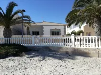 CHALET ON THE FIRST LINE OF THE SEA, 5 METERS !! FREE WIFI Hôtels à : El Mojon