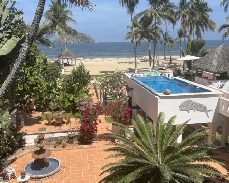 One bedroom oceanfront guesthouse. Hotels in Compostela
