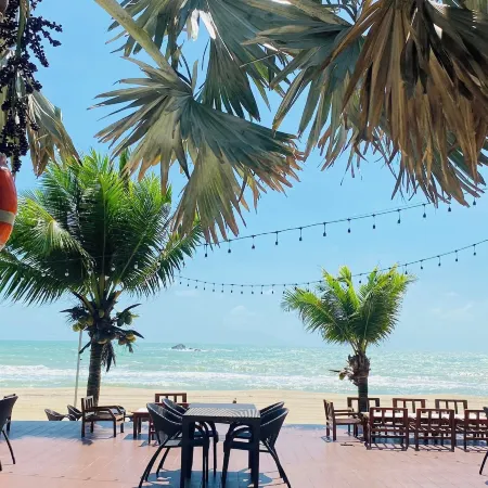 Alongkot Beach Resort Khanom