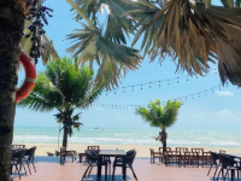 Alongkot Beach Resort Khanom