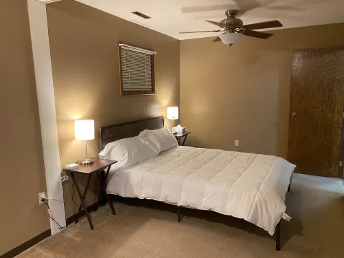 Retreat near the Lake and State Parks of Yankton Hotels in West Yankton