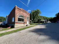 Clayton Savings Bank - One Block To Might Mississippi River! Các khách sạn ở Clayton County