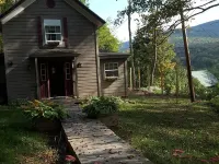 Charming  Cottage In The Catskills. Ski, Golf, Hike, Bike And More. Hotels in Middletown