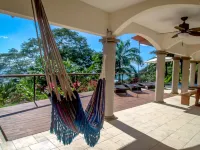 Perfect Location, Walk to Beach, Infinity Pool, Luxury Decor, Fast Free Wifi! Hotels in Dominical