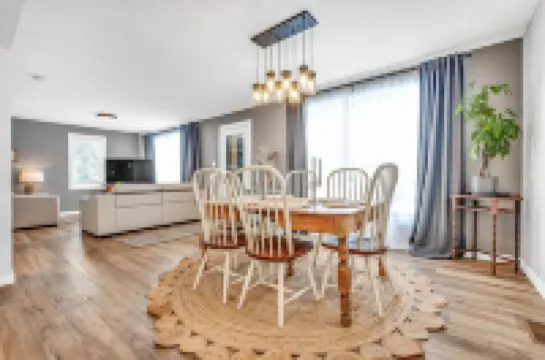 Cozy 4 BR Home in Cornwall