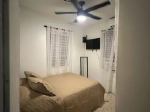 La parguera 3 bed 1 bath 1 min walk from el "Poblado" restaurant, bars Hoteles en Parguera