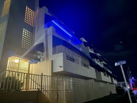 Bayshore Apt.|2PPL| Beach| Balcony| Top Location