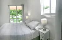 New Miami Townhouse On Lake SU For Families 3Bd, 1Bth, 5 Per