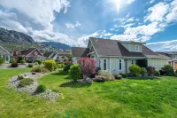 The Lakehouse/Snow Vacation Rental Отели рядом с достопримечательностью «Парк Осойуз Лейк Риджинал»