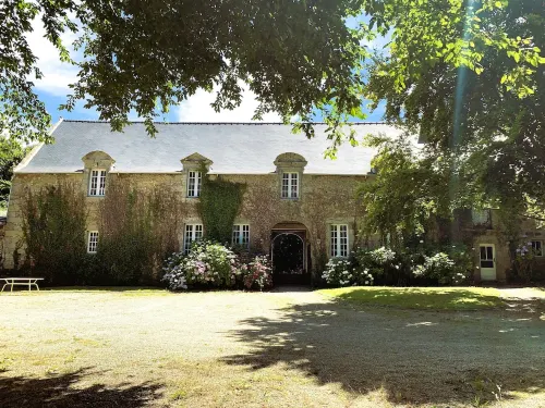 17th century property between the pink granite coast & Lannion, Studio 27m2 Hotels in Saint-Quay-Perros