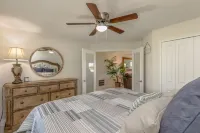 Indian River Waterfront Home with private dock, heated pool, fenced back yard Hotel in zona Sebastian Inlet State Park Hammock Trail