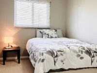 Lovely 2 Bedroom apartment Hotels in Camrose