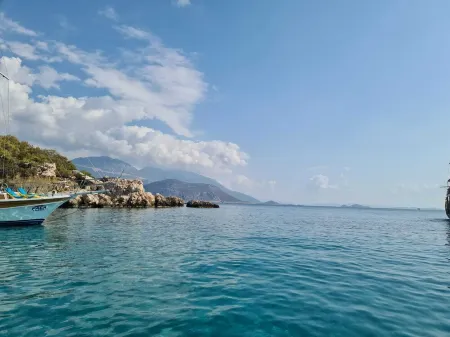 Lovely 2 bed 2 bath apartment semi private infinity pool and stunning sea views Отели рядом с достопримечательностью «Kaputas Beach»