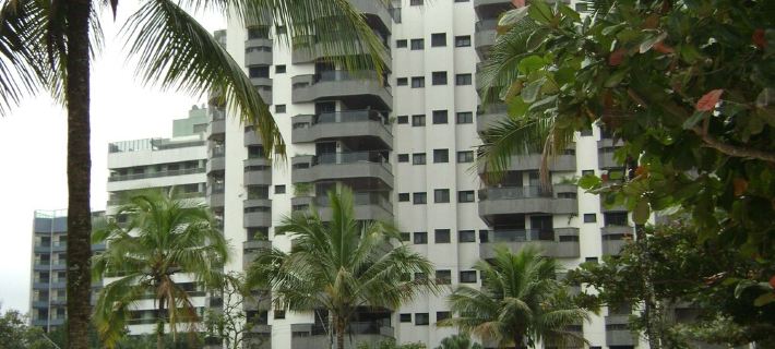 Excellent 135 m2 apartment 70 m from the sea, with electric barbecue and Wi-Fi Ξενοδοχεία στην πόλη Bertioga
