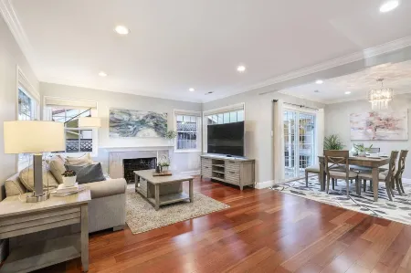 Gorgeous entire house in a Safe & Quiet Neighborhood (SFO/SF/Bart)