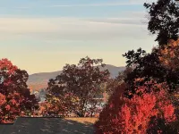 Cozy Condo Nestled Among the Trees! Mountain View’s. Pool, Hot Tub,Lake Complex