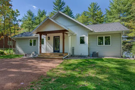 Up North- Brand New- Lake Front House- 4 bedrooms, 3 baths