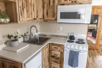 Newly remodeled, private, sunny downtown apartment; near restaurants & shopping.