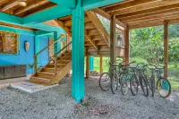 Luxury Air-conditioed home in Cahuita, 4 min walk from the beach!