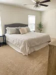 Beautiful new home with lake view near hiking trails - 3-Star