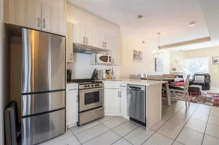 2 bedroom Mountain View Suite Getaway, right at the gate of Banff National Park. Отели в г. Bighorn No. 8