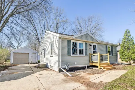 Cottage Grove near Lambeau!