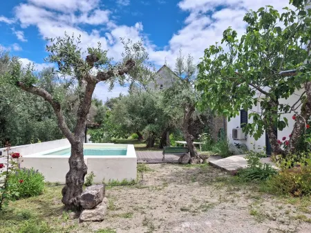 Remodeled Rustic House, with Terrace and Garden Отели в г. Пенамакор