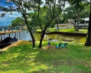 Family friendly Wisdom Tree Lake House Payne Springs住宿飯店