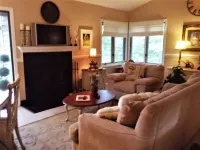 Dog friendly. No stairs! New to VRBO