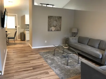 A Vacation for All - Queen City - Charlotte, NC Отели рядом с достопримечательностью «Hot trends»