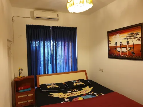 Sleeps 8-Cozy and Spacious Ground Floor, 2 apts connected. 4 bedrooms, 3 baths Hotel a Kiryat Bialik