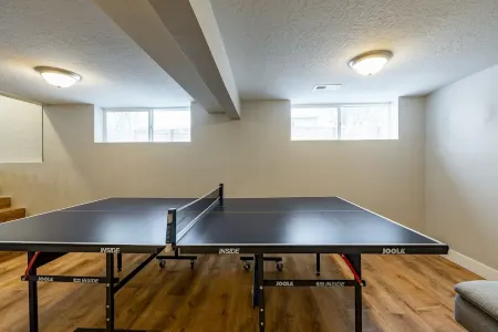 Great Home Minutes to Airport, Interstates, Mountains, Park City, & Ski Resorts! Отели в г. Милкрик