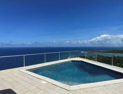 The Boathouse STX, with a maginifcant view of Buck Island and Salt River! Отели в г. 