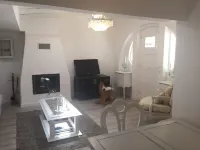 2 BDR APARTMENT 10 MINUTES WALK FROM THE BEACH