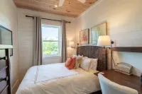 Luxurious 5000 sqft SilverPalmsVilla Private Heated Pool/Spa/ocean gazebo/kayaks Hotel dekat Moriah Harbour Cay National Park