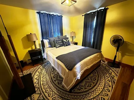 Spacious Pet Friendly Waterfront w/ Hot Tub & Yogo Studio-Sleeps 10!