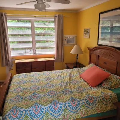 spacious 3 bed, 2 bath 2nd floor apt. w/ AC, Wi-Fi NOW ON SOLAR W/ BATTERY B/U