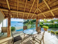 Luxurious beachfront penthouse! Panoramic views, white sand beach, private pool
