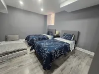 Spacious 2Bd family suite with full kitchen. Centrally located. Hotels near Glen Eden