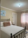 The Hideaway cozy , centrally located apartment 3 minutes from town center