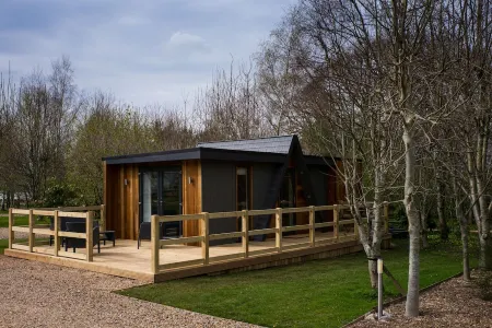 Luxury Contempoary Lodge Nr Bath & Bristol Отели в г. Бишоп Саттон