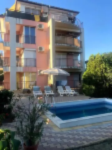 Cozy 1-bedroom apartment near Sunny Beach with pool, AC, WiFi