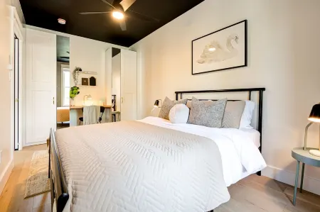 The Otis 𓅬 on Victoria Park | 2 Bed 1 Bath | Main Floor Suite