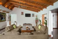 4BR Casa Peces Santa Ana, Private Indoor Pool & Sauna!